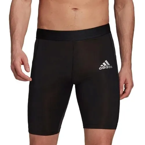 spodenki-adidas-techfit-sklad-materialowy-88percent-poliester