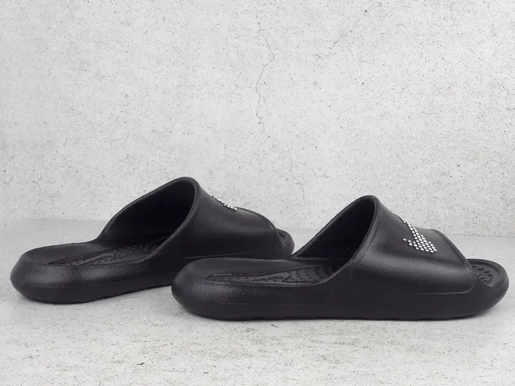 klapki-nike-victori-one-m-stan-nowy-kolor-czarny