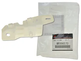 mitsubishi-grandis-04-09-slizg-zderzaka-przod