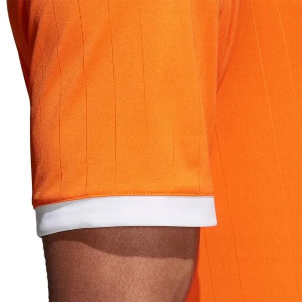 koszulka-adidas-tabela-18-cechy-dodatkowe-mozliwosc-personalizacji