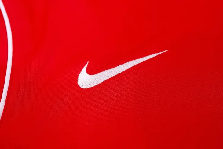 koszulka-nike-park-20-training-top-wlasciwosci-antybakteryjne-oddychajace-odprowadzajace-wilgoc-szybkoschnace