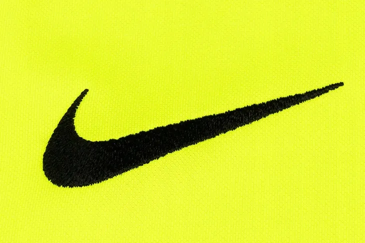 koszulka-nike-park-vii-wlasciwosci-odprowadzajace-wilgoc-szybkoschnace