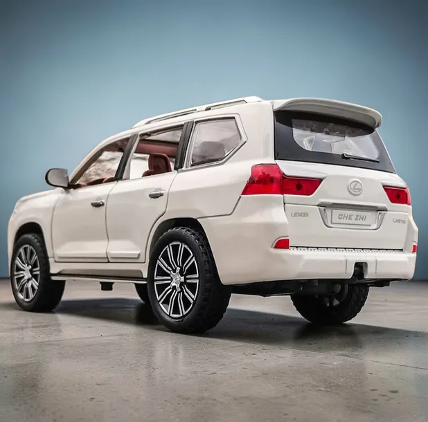 model-1-24-lexus-lx-570-bialy-stan-nowy-wiek-6-lat