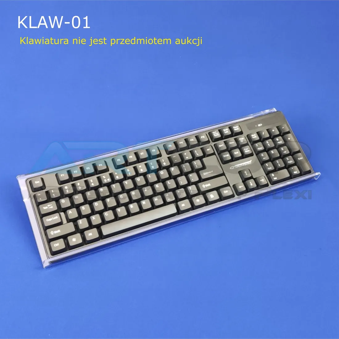 podstawka-z-plexi-na-klawiature-do-komputera