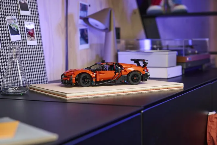 42222-lego-technic-bugatti-chiron-pur-sport-nazwa-zestawu-lego-technic-42222-hipersamochod-bugatti-chiron-pur-sport