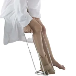 regulowany-dlugi-przyrzad-do-zakladania-ponczoch-uciskowych-i-rajstop