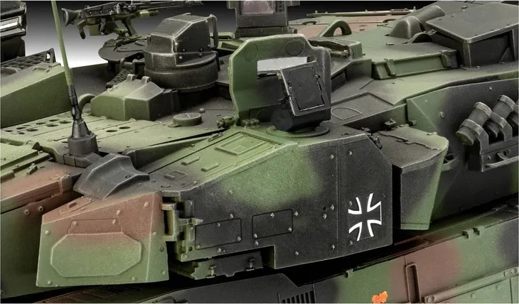 model-plastikowy-leopard-2a7a1-revell-stan-nowy