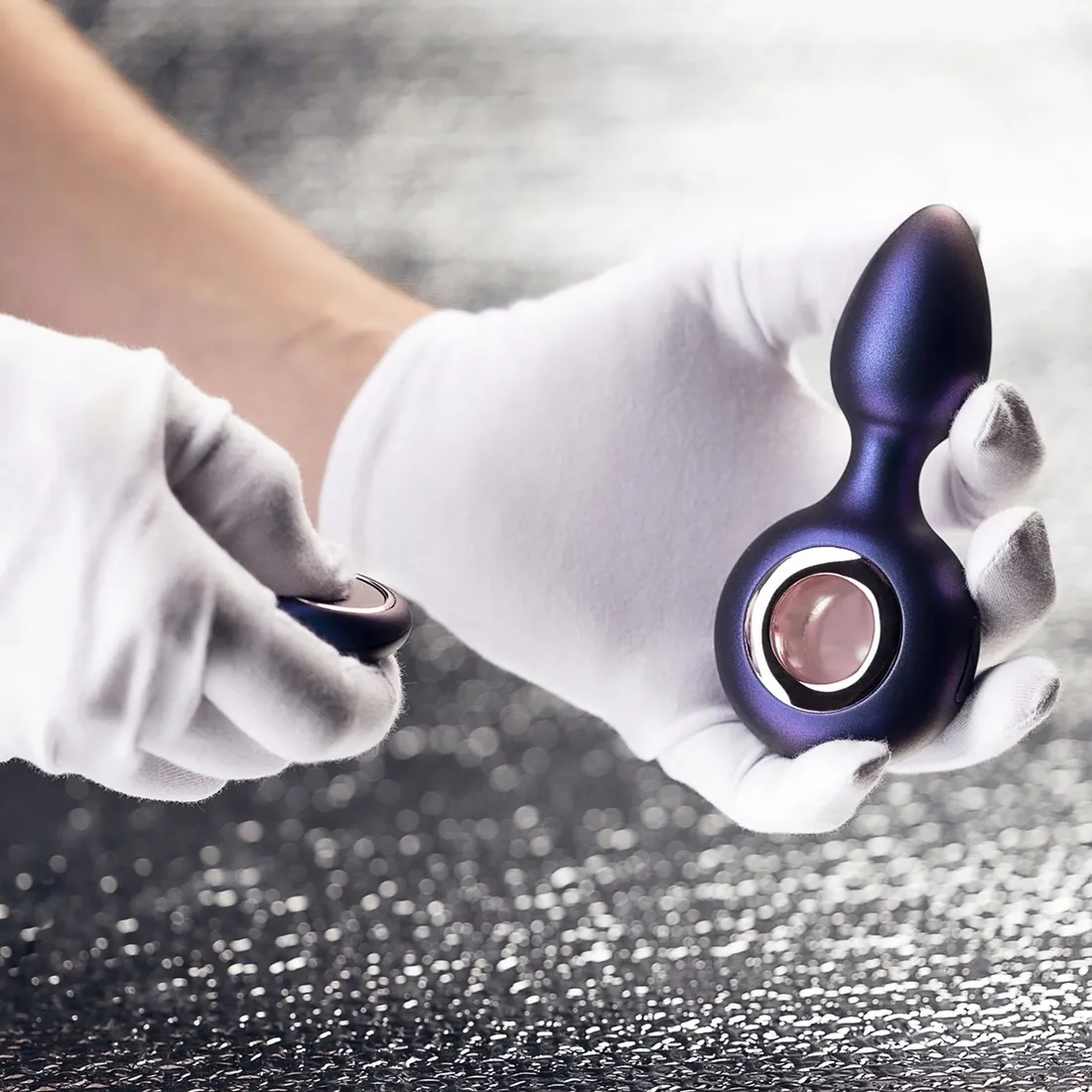 hueman-deep-space-vibrating-anal-plug