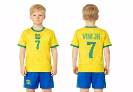 stroj-pilkarski-koszulka-spodenki-vinicius-jr-brazylia-rozm-128-cm