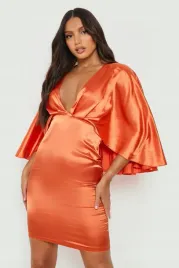 ic83304-boohoo-satynowa-sukienka-z-peleryna-xl