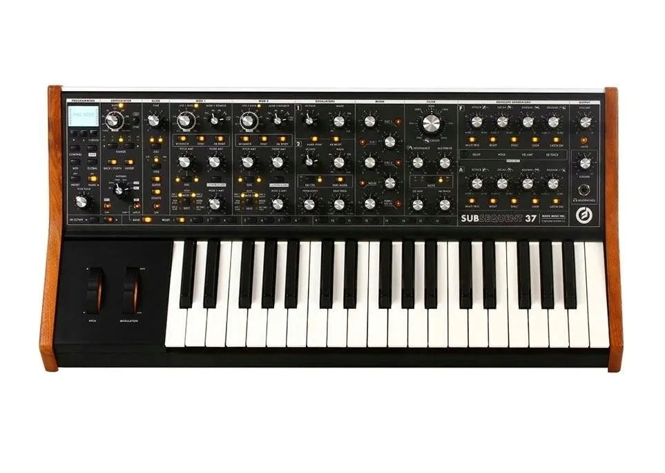moog-subsequent-37-syntezator-analogowy-stan-nowy