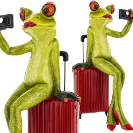 figurka-zaba-z-walizka-zabka-turystka-w-podrozy-selfie165x8x8-cm