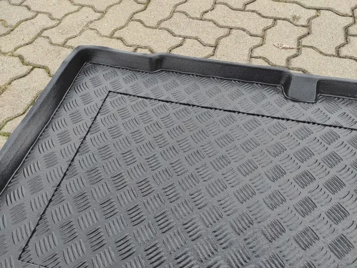 mata-bagaznika-renault-megane-e-tech-kombi-2020-material-inny