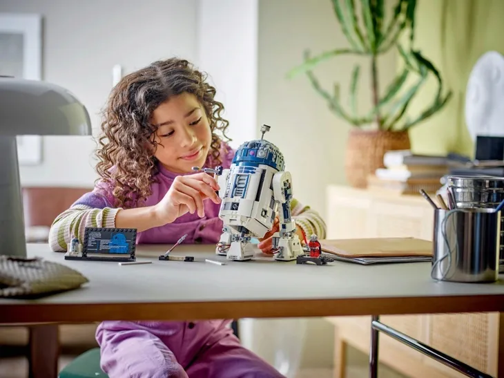klocki-star-wars-75379-r2-d2-lego-wiek-dziecka-brak-informacji