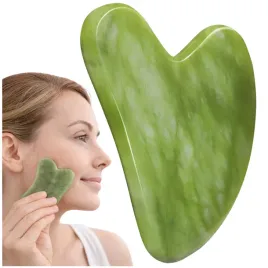plytka-do-masazu-twarzy-jadeitu-jadeitowa-gua-sha-pielegnacja-skory