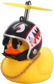 gumowa-kaczka-do-auta-roweru-kask-kaczuszka-ze-smiglem-okularami-prezent
