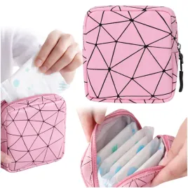 kosmetyczka-na-podpaski-mini-saszetka-podrozna-do-walizki-etui-mala-rozowa