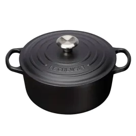 le-creuset-okragla-brytfanna-zeliwna-22-cm-do-pieczenia-czarna