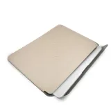 guess-saffiano-script-computer-sleeve-etui-na-notebooka-13-zloty-marka-guess-kolor-zloty