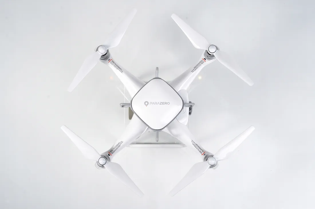 safeair-phantom-spadochron-do-dronow-dji