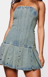 zc62108-prettylittlething-jeansowa-sukienka-mini-odkryte-ramiona-43-m