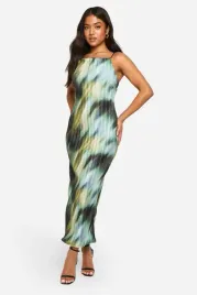 xc16207-boohoo-petite-plisowana-sukienka-maxi-na-ramiaczkach-32-s