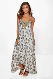 kc91207-boohoo-petite-wzorzysta-sukienka-na-ramiaczkach-zdobienia-29-m