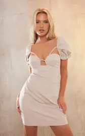 xc33215-sukienka-mini-bezowa-bufiaste-rekawy-prettylittlething-11-xs