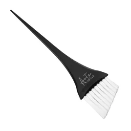 arte-pedzelek-czarno-bialy-skosny