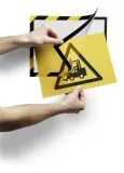 ramka-durable-duraframe-security-a4-zolto-czarna-2-rodzaj-tablicy-naklejane
