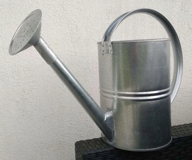 konewka-ocynkowana-7l-material-wykonania-metal