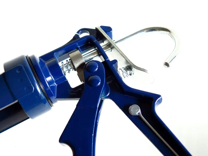 pistolet-do-silikonu-wurth-300-zasilanie-reczne