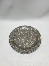 zestaw-15-talerzykow-papierowych-z-zlotymi-gwiazdkami