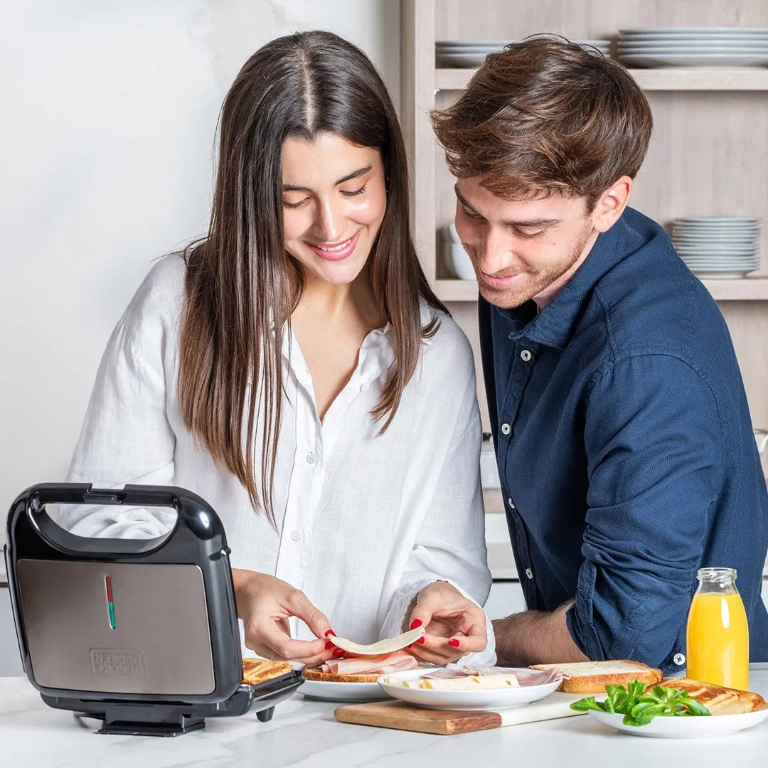 opiekacz-do-kanapek-black-decker-bxsa753e