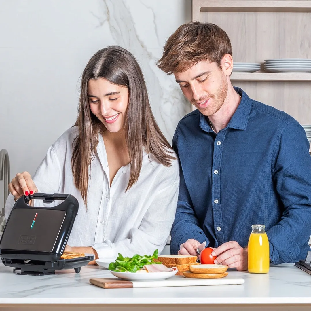 opiekacz-do-kanapek-black-decker-bxsa753e-stan-nowy