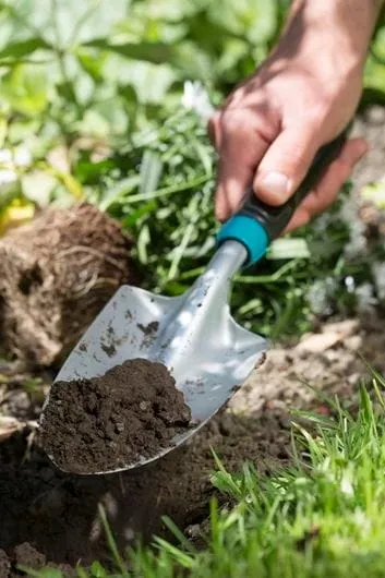 lopatka-marka-gardena-material-uchwytu-tworzywo-sztuczne