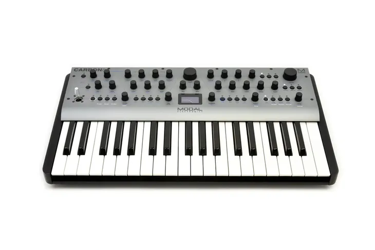modal-electronics-carbon8-syntezator