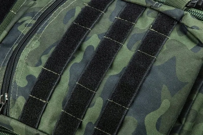 plecak-taktyczny-cechy-dodatkowe-mocowanie-kijkow-trekkingowych-pas-piersiowy-regulowany-system-nosny-system-wentylacji-plecow-z-miejscem-na-laptopa-marka-neo-tools