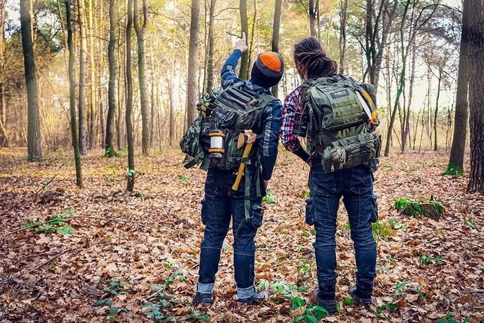 plecak-taktyczny-cechy-dodatkowe-mocowanie-kijkow-trekkingowych-pas-piersiowy-regulowany-system-nosny-system-wentylacji-plecow-z-miejscem-na-laptopa