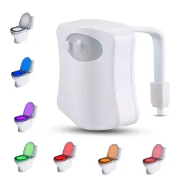 lampka-led-rgb-do-wc-toalety-czujnik-ruchu-zmierzchu-na-baterie-przyssawki