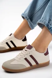 bezowe-sneakersy-damskie-z-czerwonymi-paskami-36