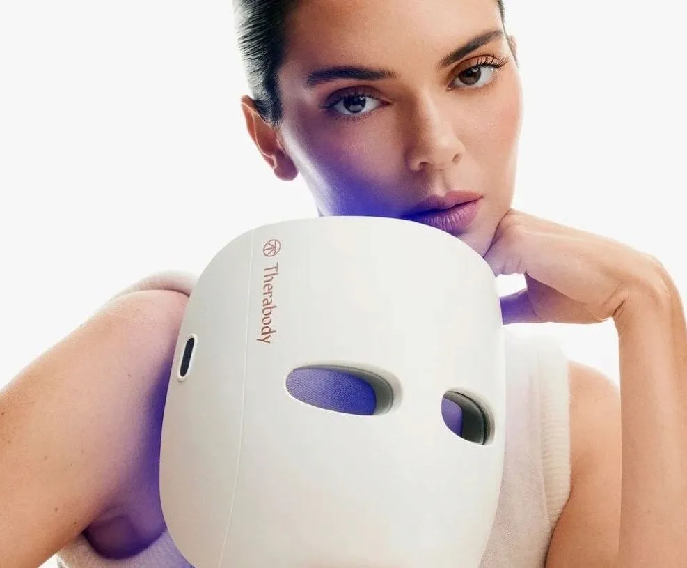 therabody-theraface-mask-glo-stan-nowy