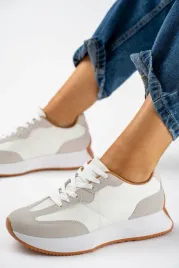 biale-sneakersy-damskie-sznurowane-na-platformie