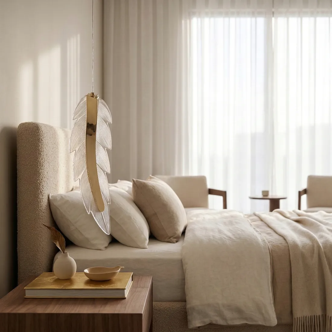 lampa-sufitowa-wiszaca-led-zlota-transparentna-pojedyncza-piorko-dekoracja