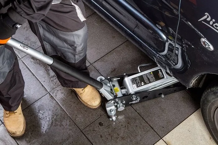 podnosnik-hydrauliczny-aluminiowy-1-5t-marka-neo-tools