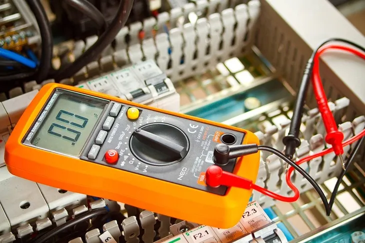 miernik-uniwersalny-pomiar-ciaglosc-parametry-diody-temperatura