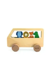 drewniany-autobus-dla-zwierzat