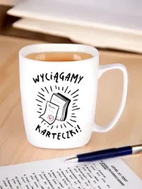 kubek-wyciagamy-karteczki