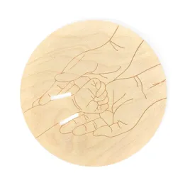 drewniana-okragla-tabliczka-na-opaske-szpitalna-dziecka-rece-dlonie-18cm