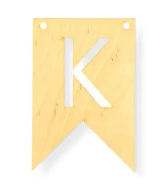 drewniany-proporczyk-tabliczka-z-litera-k-do-girlandy-zawieszka-choragiew